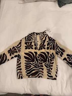 T Tahari Cream and Brown Tropical Leaf Print Long-Sleeve Top